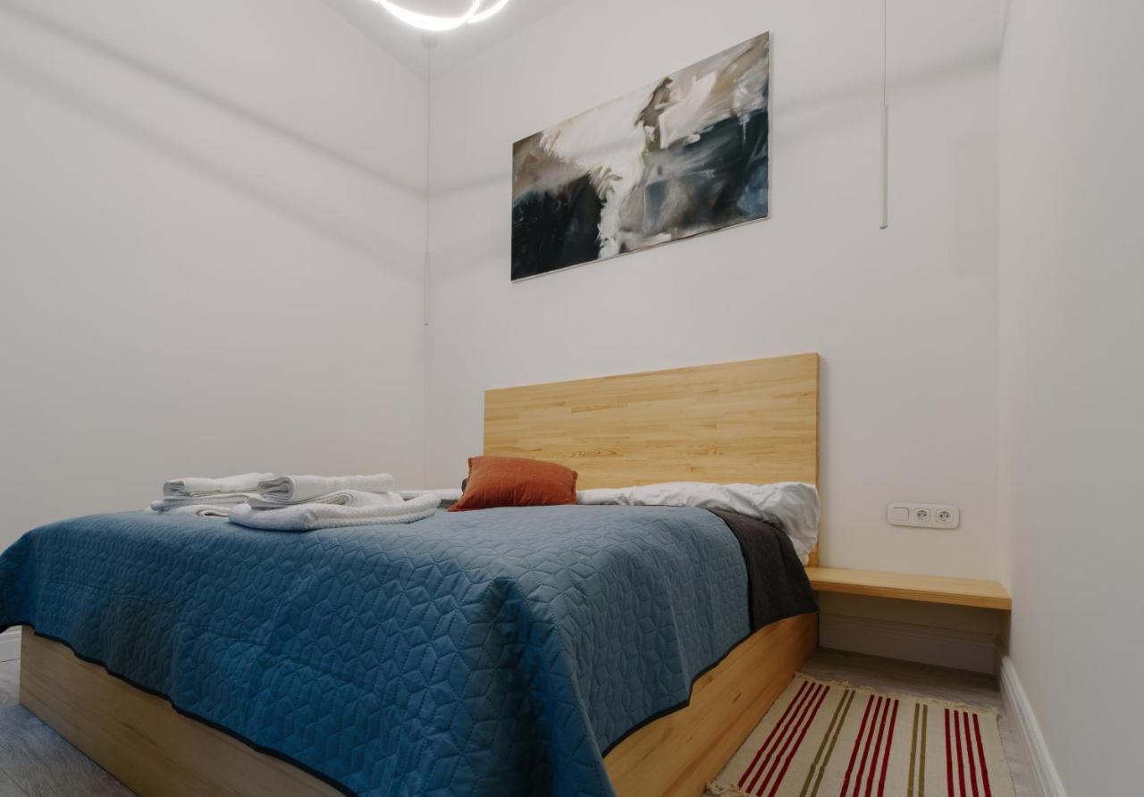 Apartment On Mikhalcuk ลวีฟ ภายนอก รูปภาพ